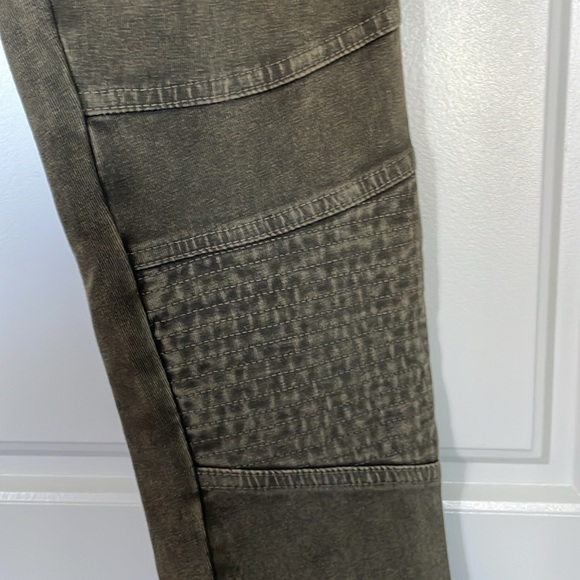Sundance stretch cotton moto leggings in olive green, size Small - Picture 6 of 7